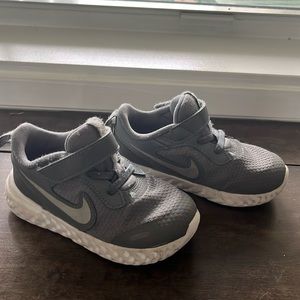 Nike toddler sneakers